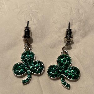 NWOT great shiny green stone shamrock post earrings.